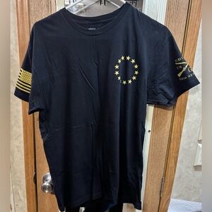 Grunt Style “1776 Betsy Rifles Flag” Patriotic Tee — Size M